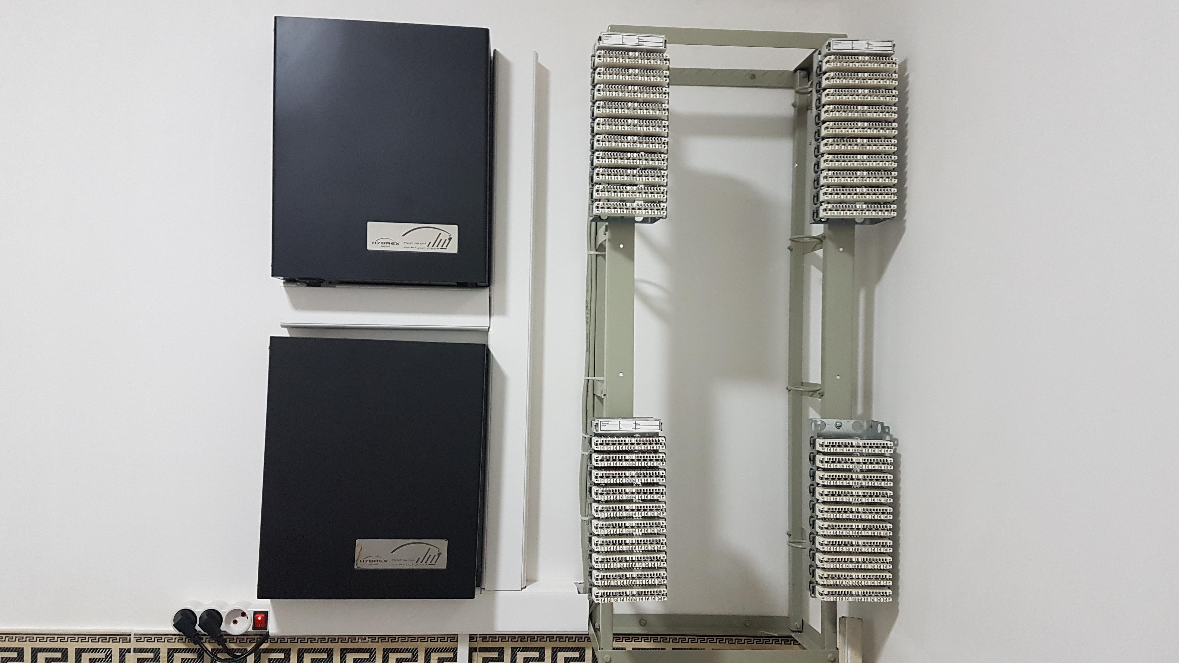  مرکز تلفن Hybrex/GDS مدل MMD160 با 1 شلف توسعه EMD80 نصب دیواری (Wall Mount)  
