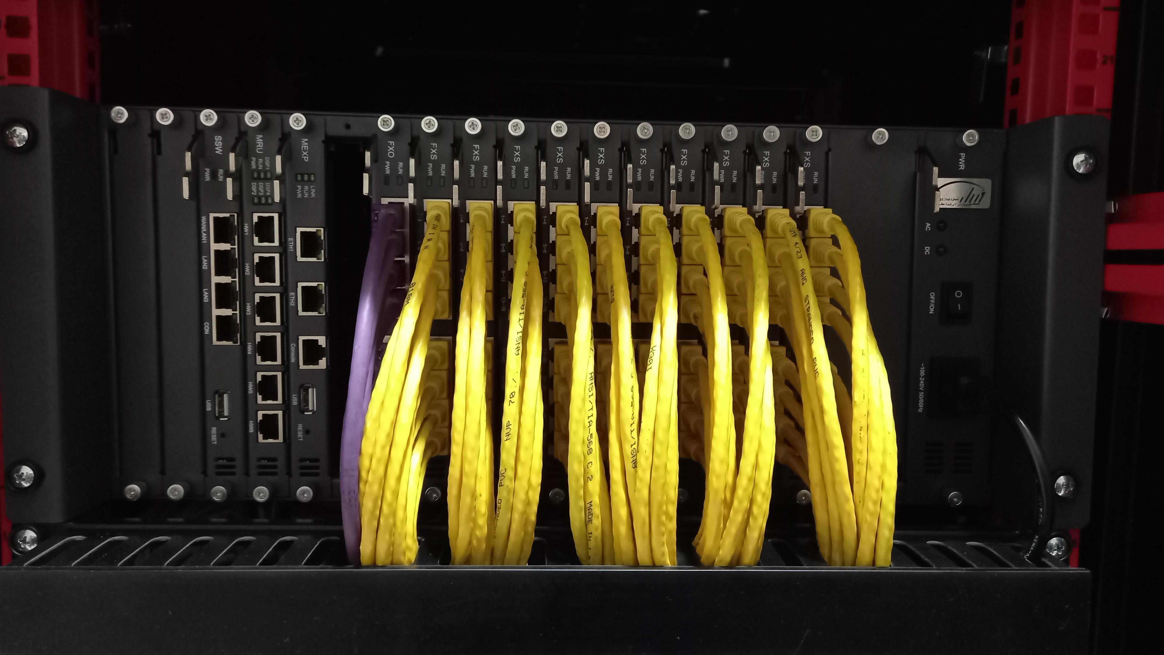  مرکز تلفن IP PBX  فیدار ارتباطات FE Switch مدل FE PBX8000 با ظرفیت 384 پورت آنالوگ (داخلی و شهری)، 16 کانال E1/PRI و 1000 کانال سیپ ( ترانک و داخلی) با امکان پیش فرض IVR ( گویای پیشرفته)، صندوق صوتی، ضبط مکالمات Call Record، صف بندی و همچنین ایجاد تماس تصویری 